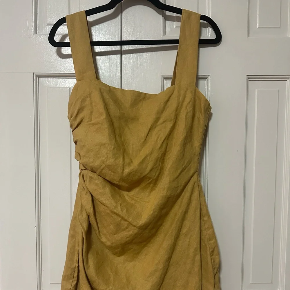 Reformation sleek square